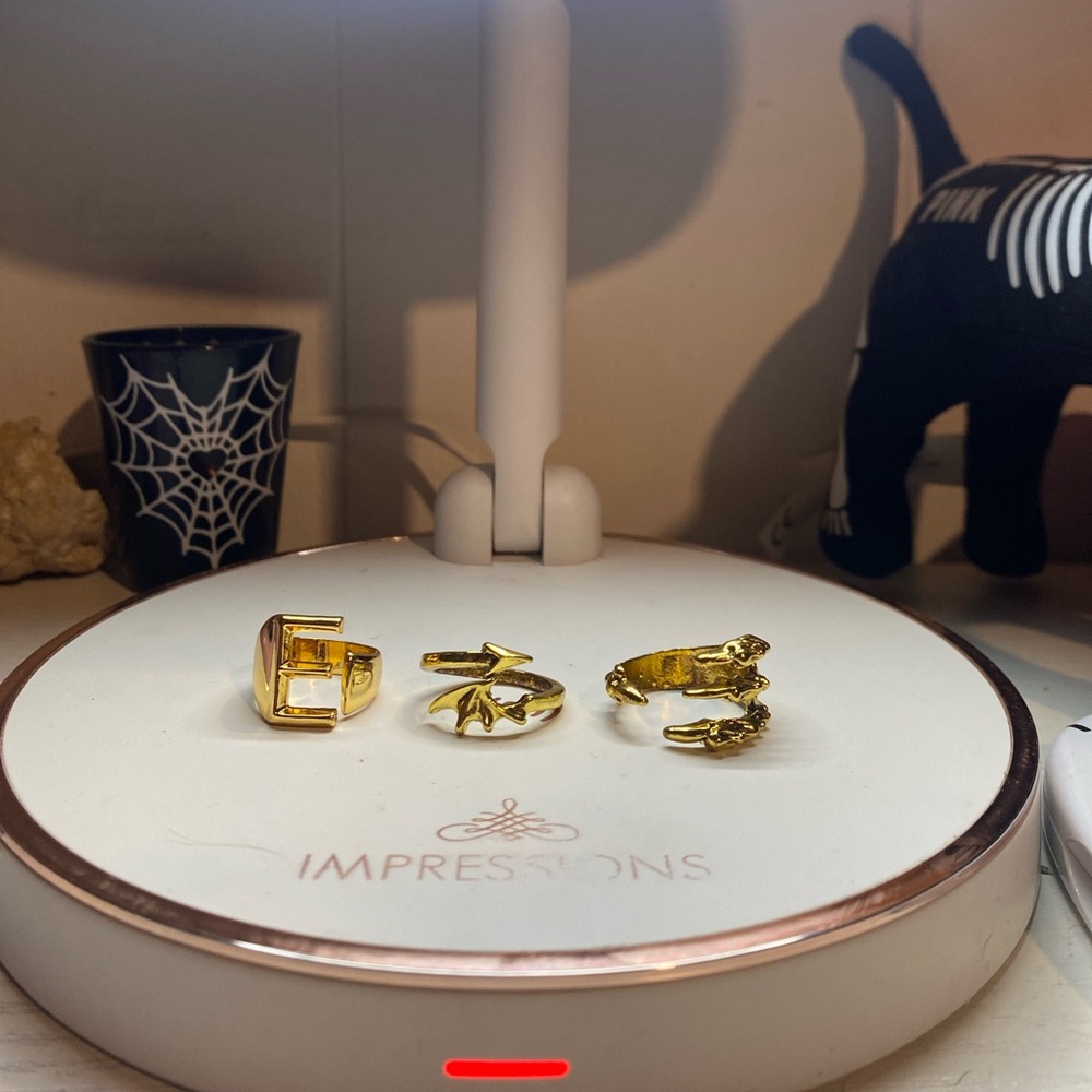 2 gold rings